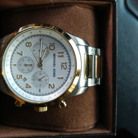 Watch - Picture 2 of 6